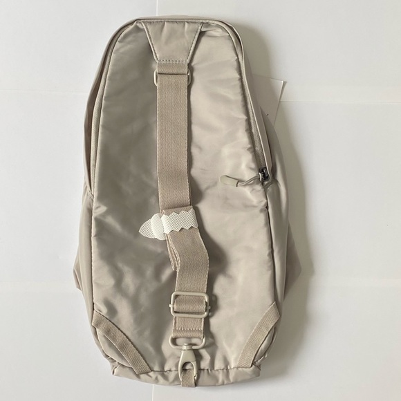 Ariana Grande Sling Bag - Picture 3 of 3